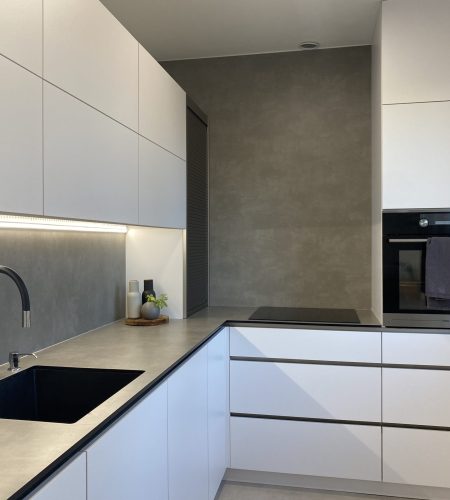 Kuchyň pro milovníky minimalismu.